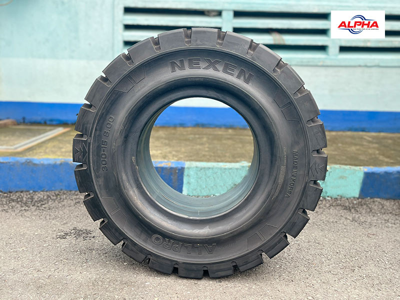 Lốp xe nâng 300-15 bánh trước xe nâng 4 tấn