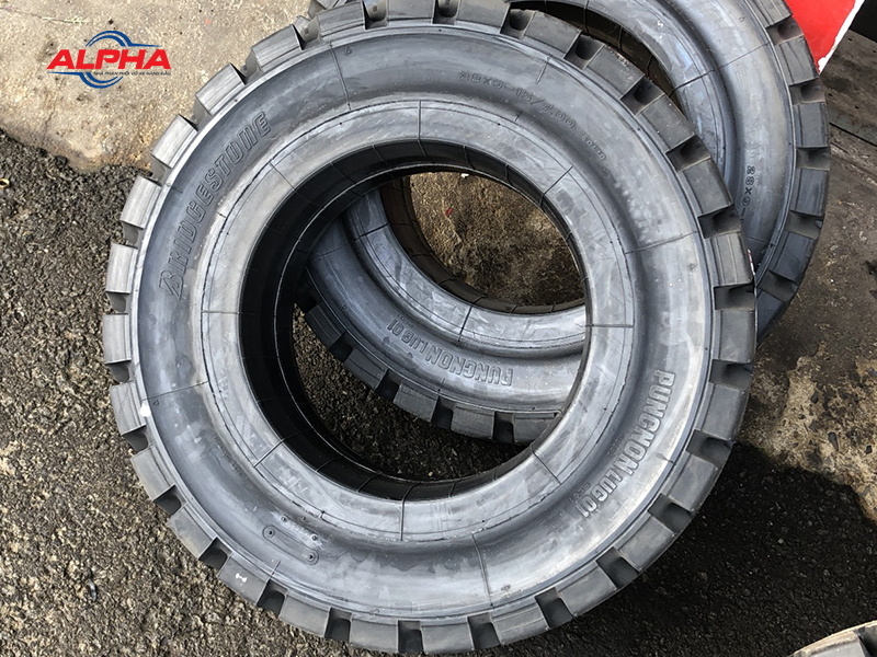 Lốp xe nâng 28x9-15 Bridgestone