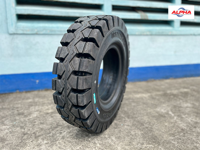 Lốp xe nâng 700-12 bánh trước xe nâng 2.5 tấn