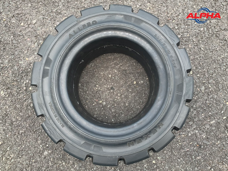 Lốp xe nâng dầu 3 tấn