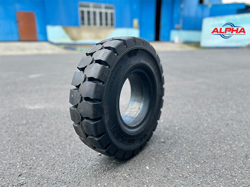 Lốp xe nâng hàng