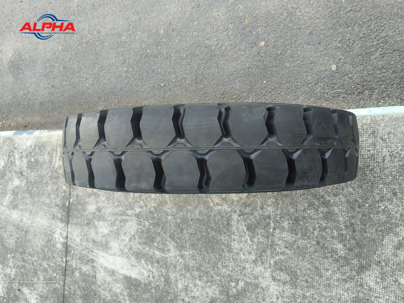 Lốp xe nâng hàng