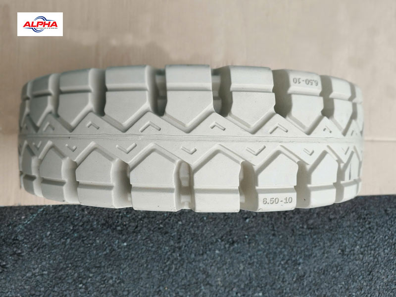 Lốp xe nâng 650-10 Trelleborg màu trắng