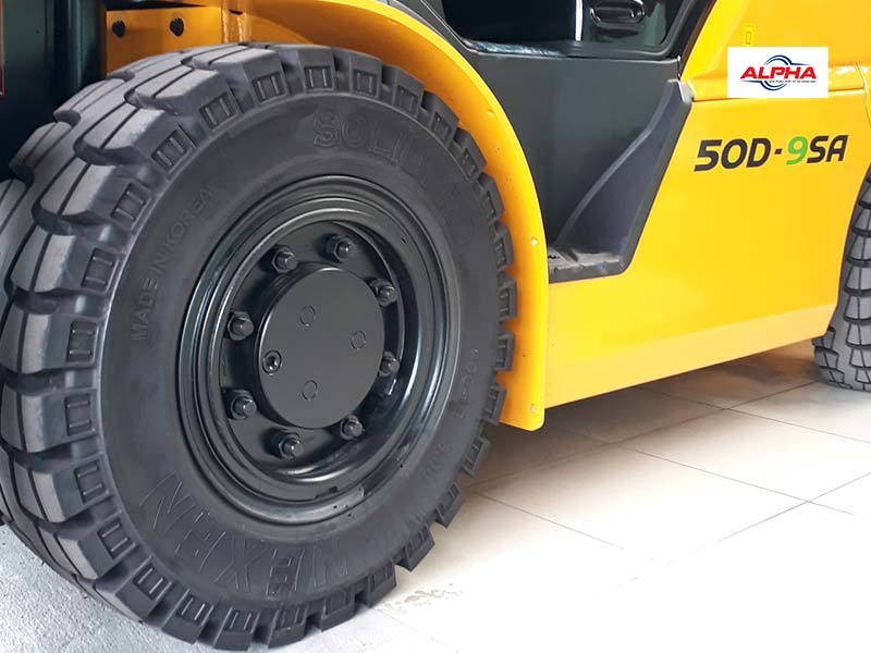Tại sao phải kiểm tra vỏ xe nâng
