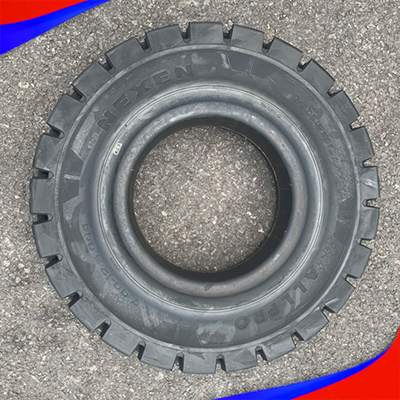 ỨNG DỤNG THỰC TẾ CỦA LỐP XE NÂNG TRONG NHÀ MÁY CÔNG TRÌNH VÀ KHO BÃI